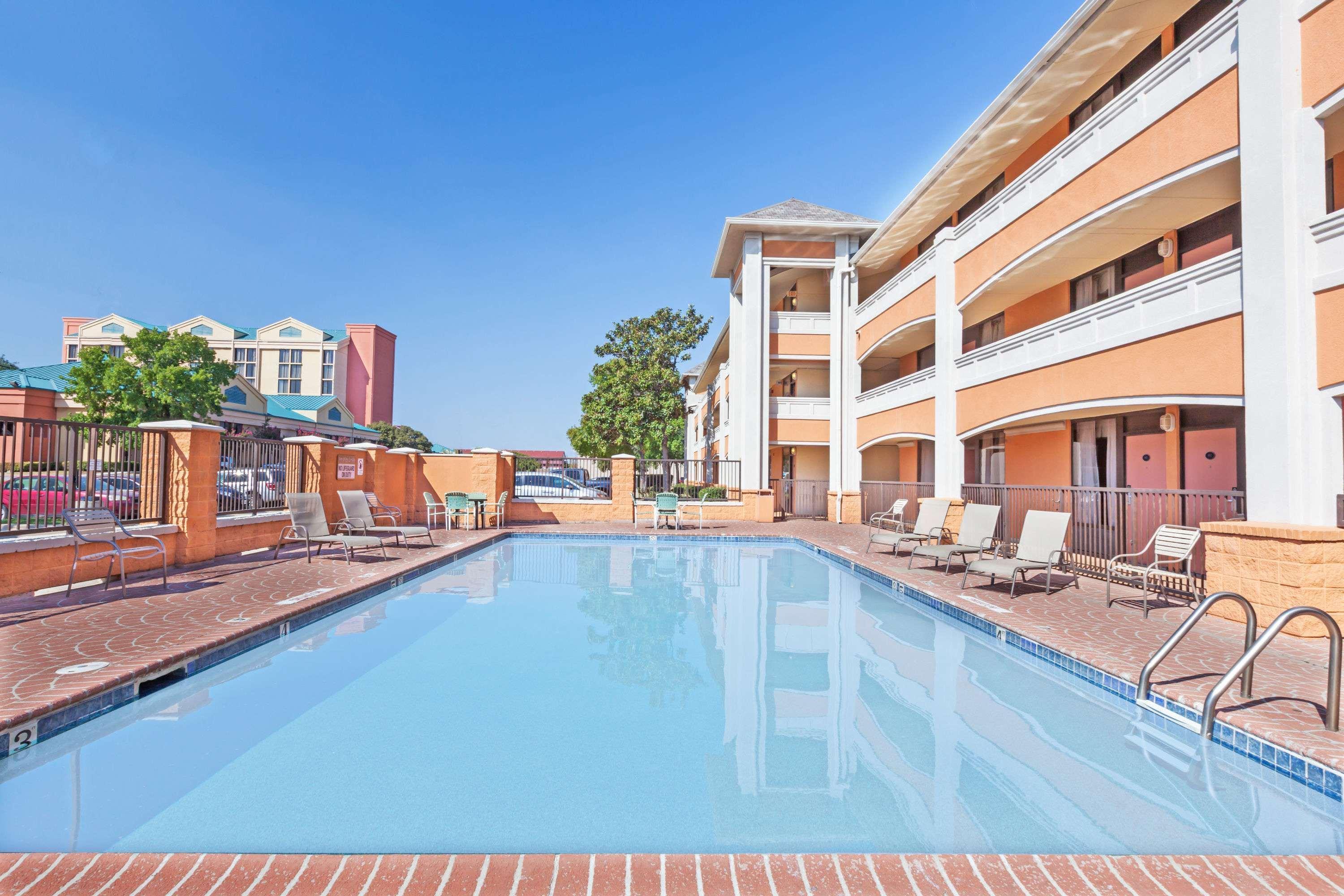 Days Inn By Wyndham Irving Grapevine Dfw Airport North Exterior photo