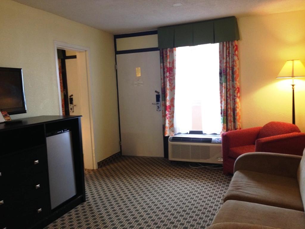 Days Inn By Wyndham Irving Grapevine Dfw Airport North Room photo